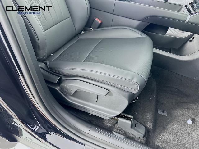 Hyundai Santa Fe Vehicle Full-screen Gallery Image 29