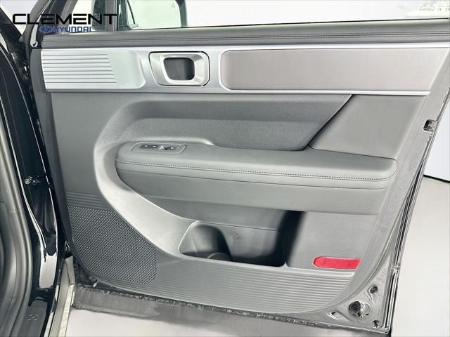 Hyundai Santa Fe Vehicle Full-screen Gallery Image 31