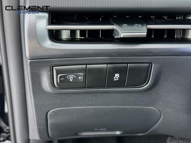 Hyundai Tucson Vehicle Full-screen Gallery Image 12