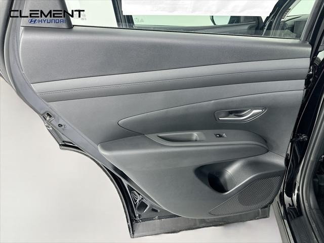 Hyundai Tucson Vehicle Full-screen Gallery Image 25
