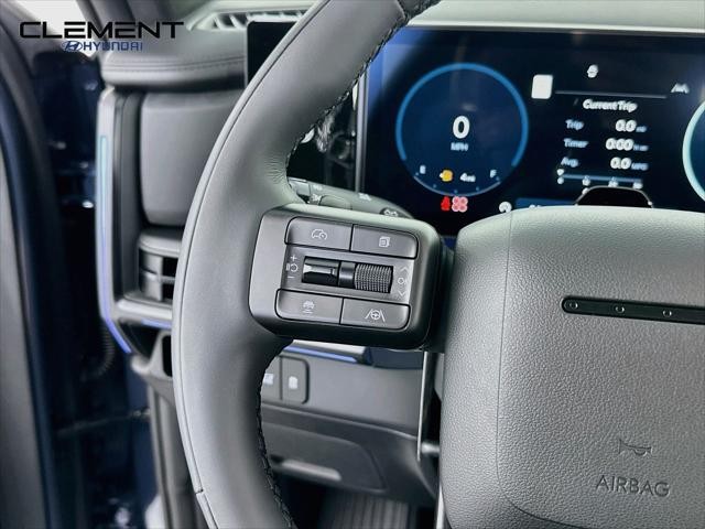 Hyundai Santa Fe Vehicle Full-screen Gallery Image 14