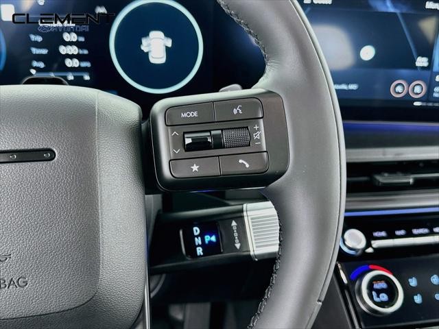 Hyundai Santa Fe Vehicle Full-screen Gallery Image 15