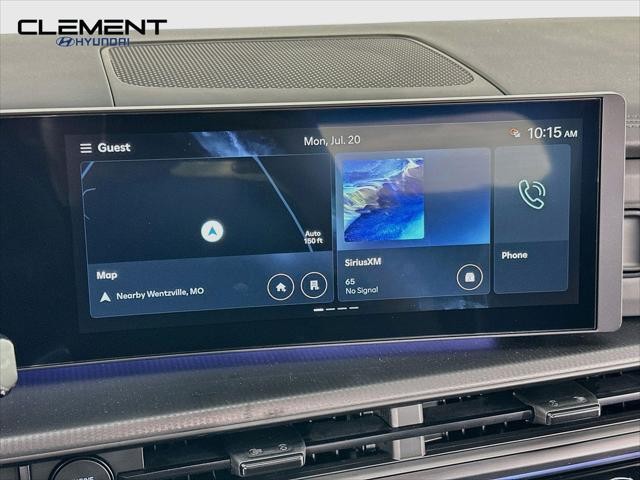 Hyundai Santa Fe Vehicle Full-screen Gallery Image 17