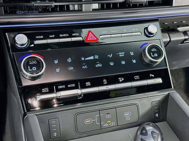 Hyundai Santa Fe Vehicle Full-screen Gallery Image 19