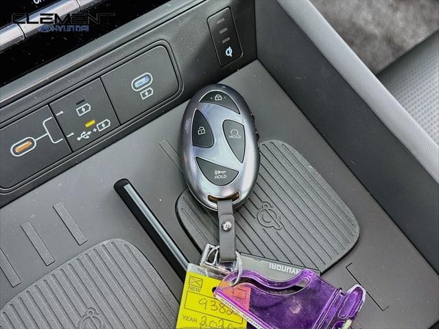 Hyundai Santa Fe Vehicle Full-screen Gallery Image 21