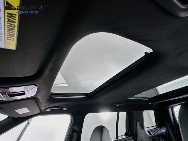 Hyundai Santa Fe Vehicle Full-screen Gallery Image 22