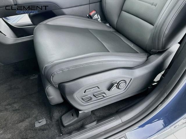 Hyundai Santa Fe Vehicle Full-screen Gallery Image 26