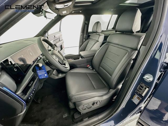 Hyundai Santa Fe Vehicle Full-screen Gallery Image 27