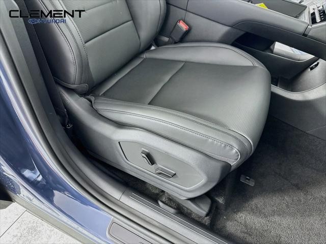 Hyundai Santa Fe Vehicle Full-screen Gallery Image 30