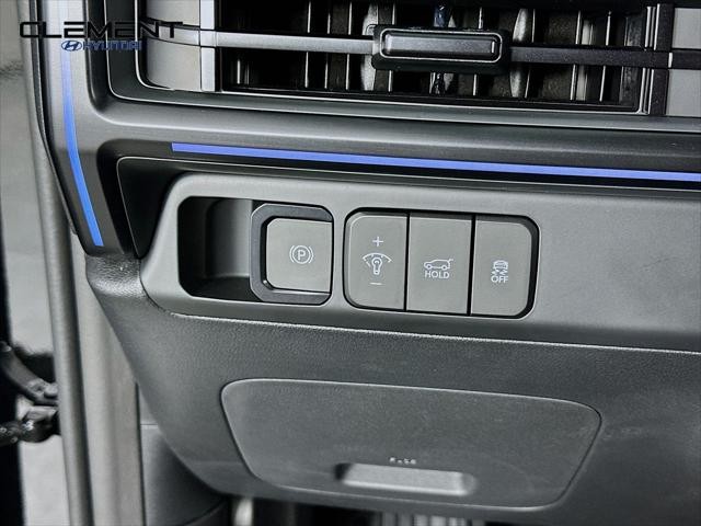 Hyundai Santa Fe Vehicle Full-screen Gallery Image 12