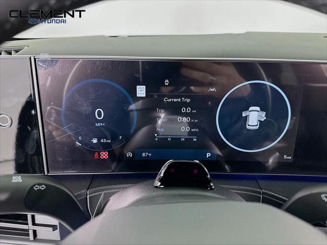 Hyundai Santa Fe Vehicle Full-screen Gallery Image 16