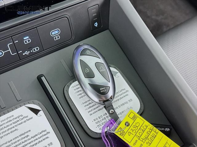 Hyundai Santa Fe Vehicle Full-screen Gallery Image 21