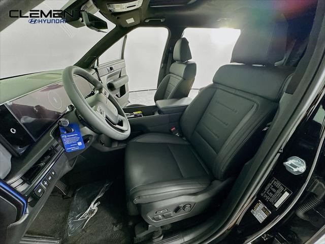 Hyundai Santa Fe Vehicle Full-screen Gallery Image 27