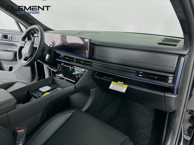Hyundai Santa Fe Vehicle Full-screen Gallery Image 31