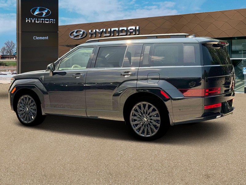 Hyundai Santa Fe Vehicle Full-screen Gallery Image 4