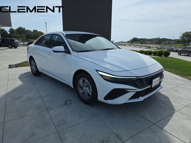 Hyundai Elantra Vehicle Full-screen Gallery Image 5