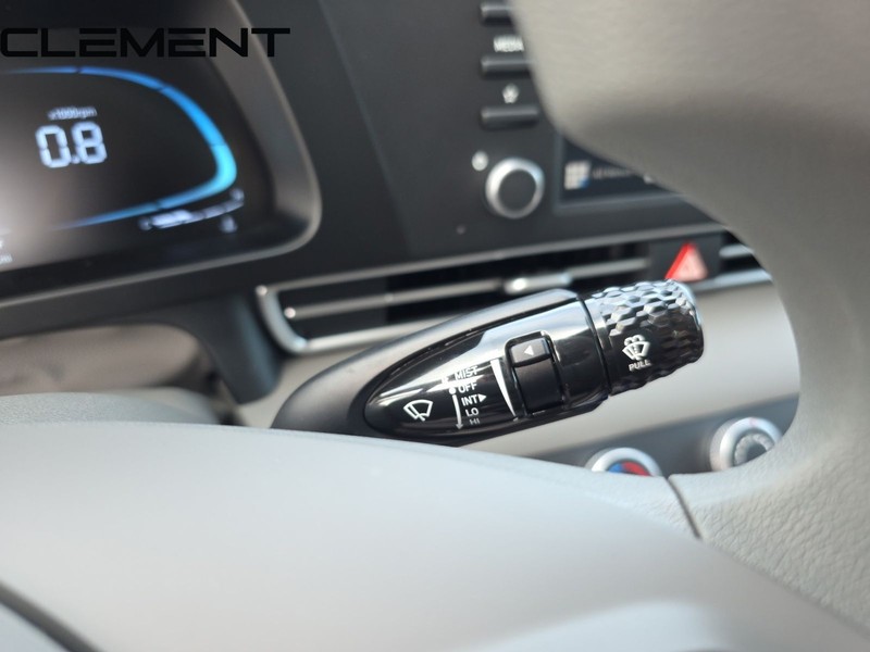Hyundai Elantra Vehicle Full-screen Gallery Image 19