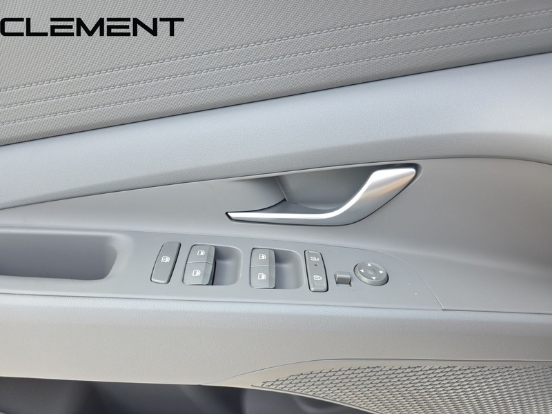 Hyundai Elantra Vehicle Full-screen Gallery Image 27