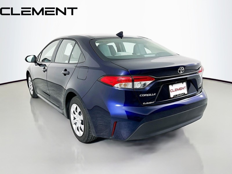 Toyota Corolla Vehicle Full-screen Gallery Image 10