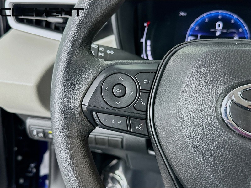 Toyota Corolla Vehicle Full-screen Gallery Image 15