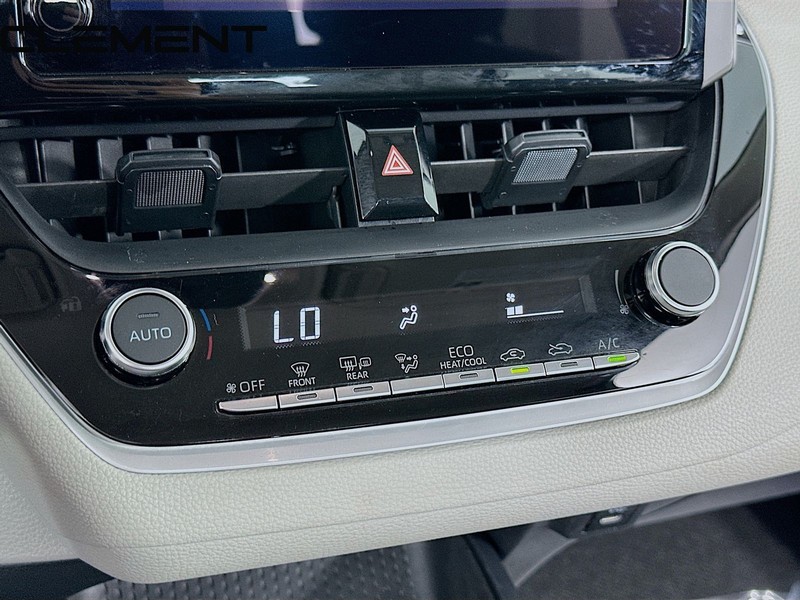 Toyota Corolla Vehicle Full-screen Gallery Image 22