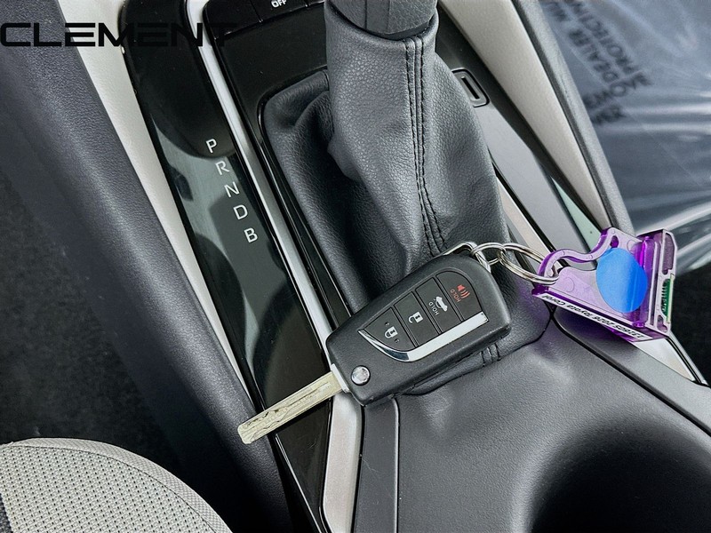 Toyota Corolla Vehicle Full-screen Gallery Image 23