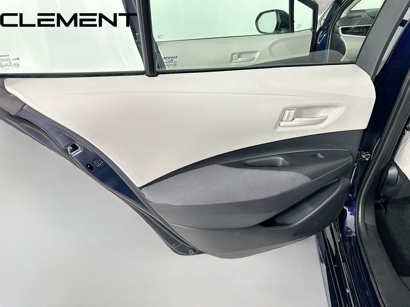 Toyota Corolla Vehicle Full-screen Gallery Image 29