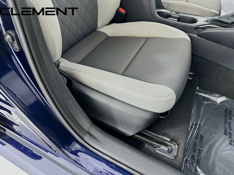 Toyota Corolla Vehicle Full-screen Gallery Image 32