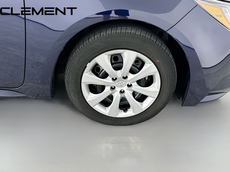 Toyota Corolla Vehicle Full-screen Gallery Image 35