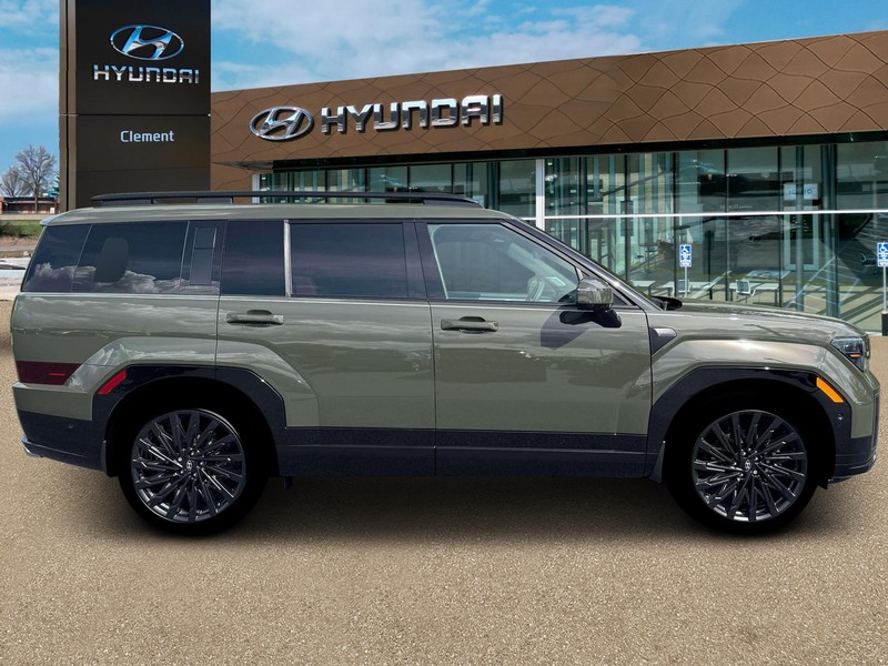 Hyundai Santa Fe Vehicle Full-screen Gallery Image 9