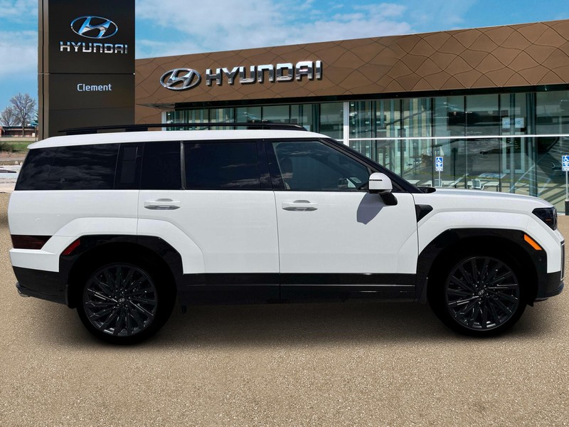 Hyundai Santa Fe Vehicle Full-screen Gallery Image 9