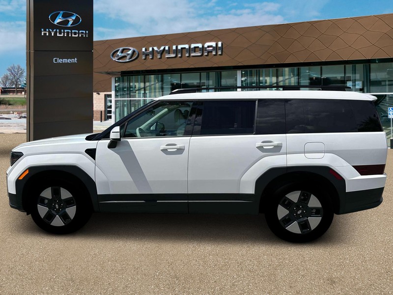 Hyundai Santa Fe Hybrid Vehicle Full-screen Gallery Image 3