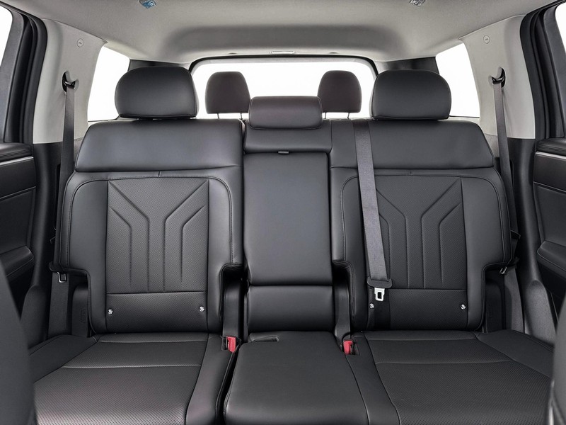 Hyundai Santa Fe Hybrid Vehicle Full-screen Gallery Image 16