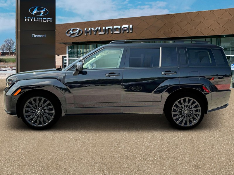Hyundai Santa Fe Vehicle Full-screen Gallery Image 3