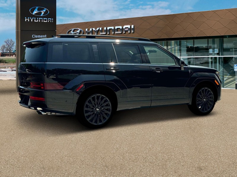 Hyundai Santa Fe Vehicle Full-screen Gallery Image 8
