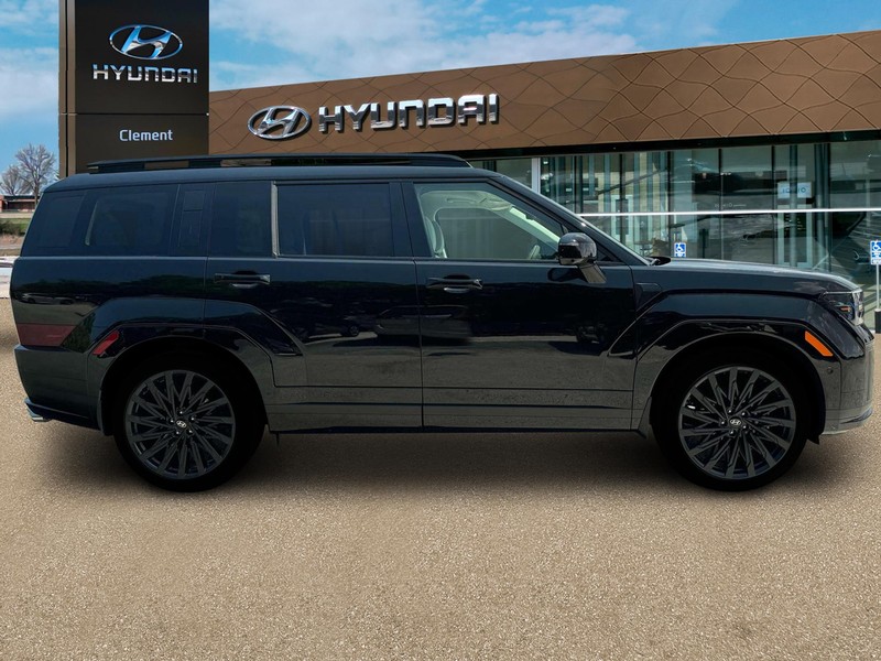Hyundai Santa Fe Vehicle Full-screen Gallery Image 9