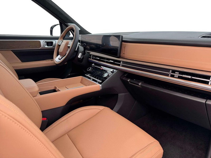 Hyundai Santa Fe Vehicle Full-screen Gallery Image 15