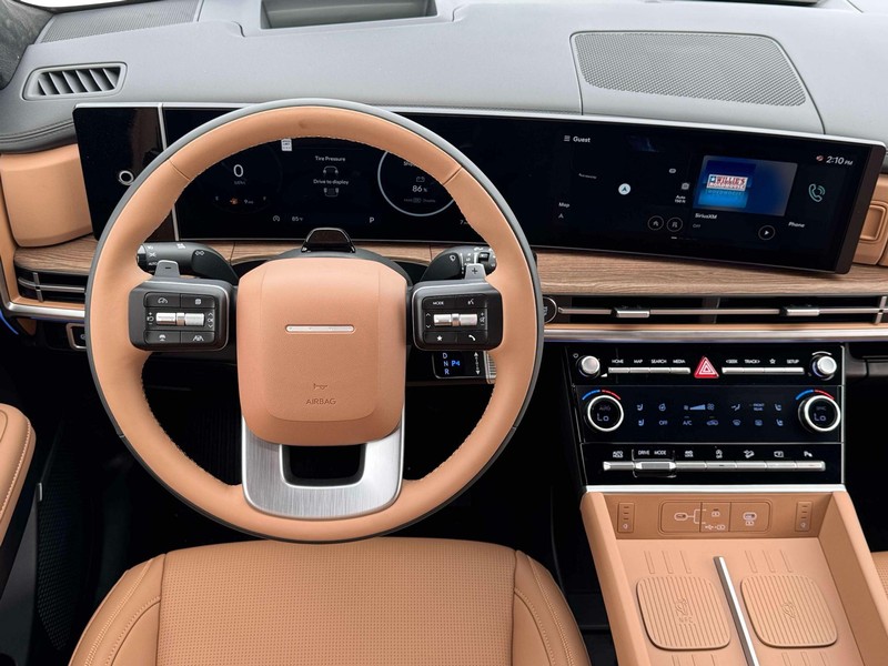 Hyundai Santa Fe Vehicle Full-screen Gallery Image 17