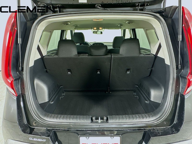 Kia Soul Vehicle Full-screen Gallery Image 11