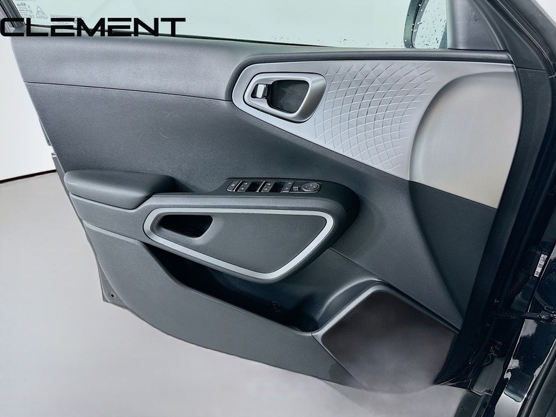 Kia Soul Vehicle Full-screen Gallery Image 25