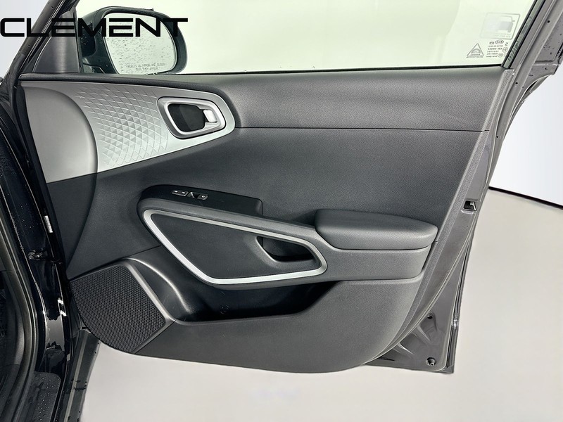 Kia Soul Vehicle Full-screen Gallery Image 34