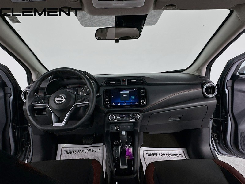 Nissan Versa Vehicle Full-screen Gallery Image 12