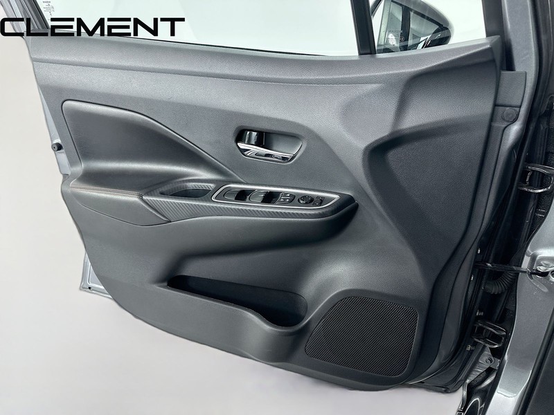 Nissan Versa Vehicle Full-screen Gallery Image 24