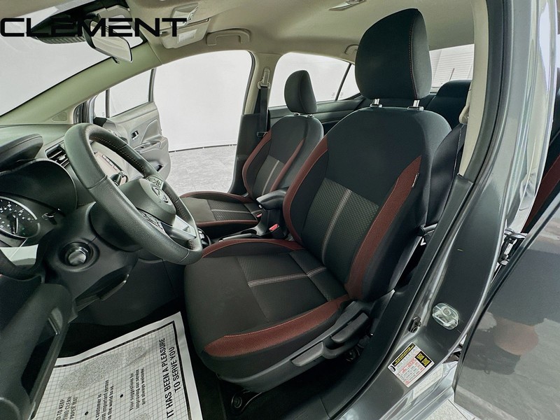 Nissan Versa Vehicle Full-screen Gallery Image 27