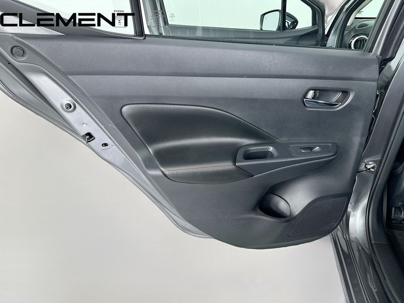 Nissan Versa Vehicle Full-screen Gallery Image 28