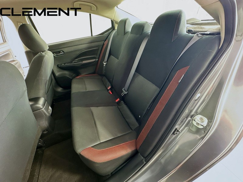 Nissan Versa Vehicle Full-screen Gallery Image 29