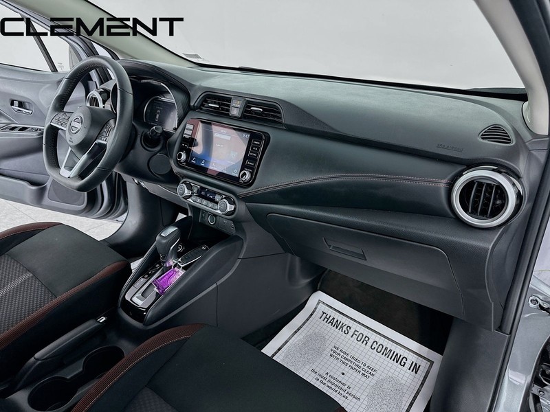 Nissan Versa Vehicle Full-screen Gallery Image 32