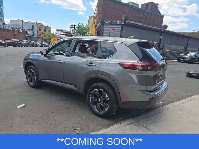 Nissan Rogue Vehicle Image 02
