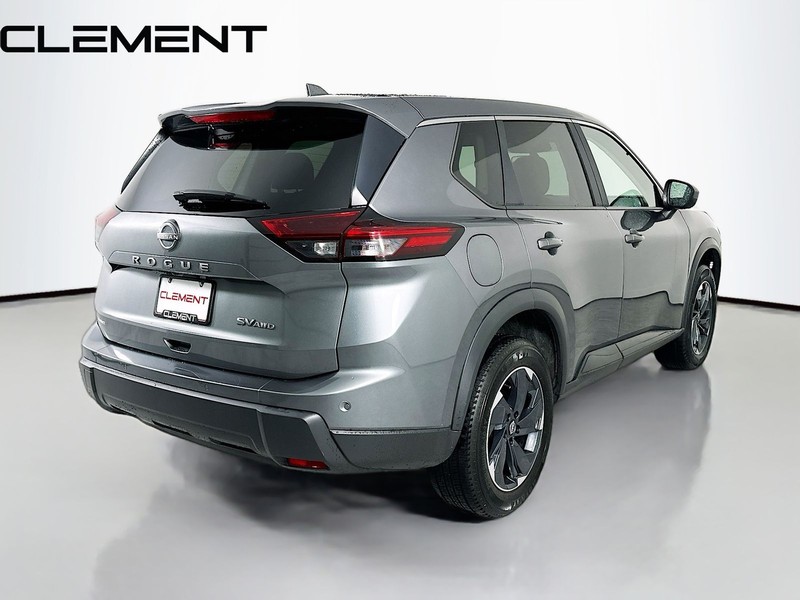 Nissan Rogue Vehicle Full-screen Gallery Image 7