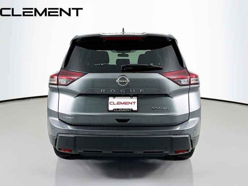 Nissan Rogue Vehicle Full-screen Gallery Image 8